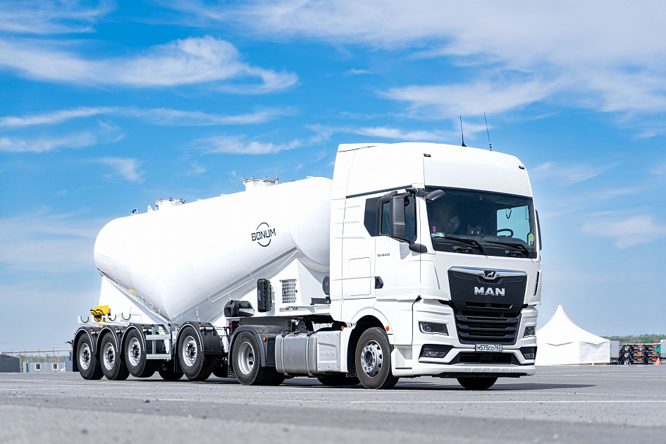 Cement truck 31 m3 with outrigger axle