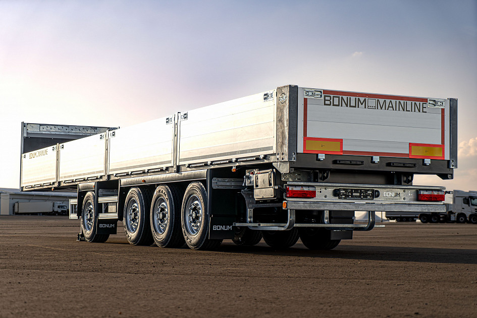 On-board semi-trailer 13,62 m with outrigger axle 