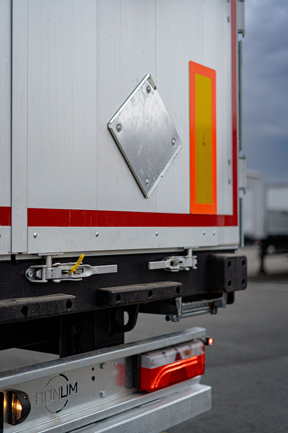 Curtain semi-trailer 13,62 m for transporting of dangerous goods