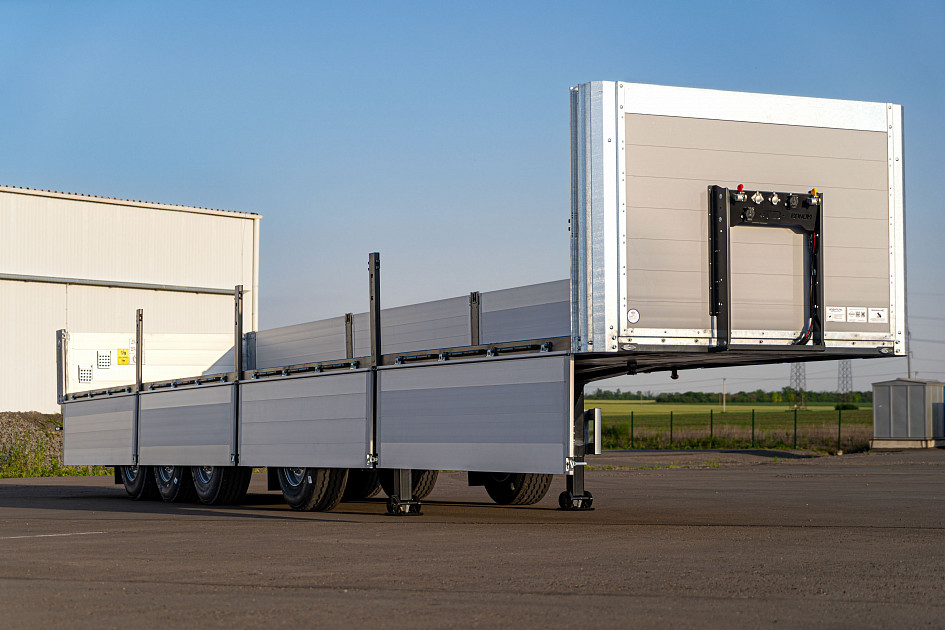 On-board semi-trailer 13,62 m with outrigger axle 