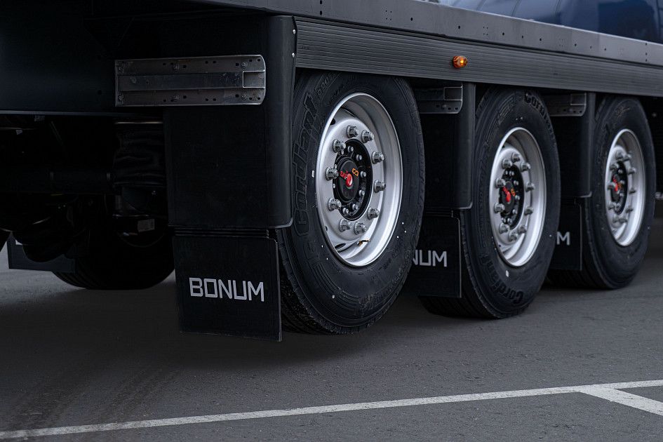Semi-trailer platform 16,52 m with outrigger axle