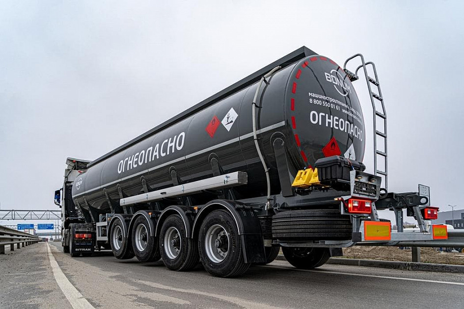 Oil tanker 32 m3 (the shape of the bulb is cylindrical)
