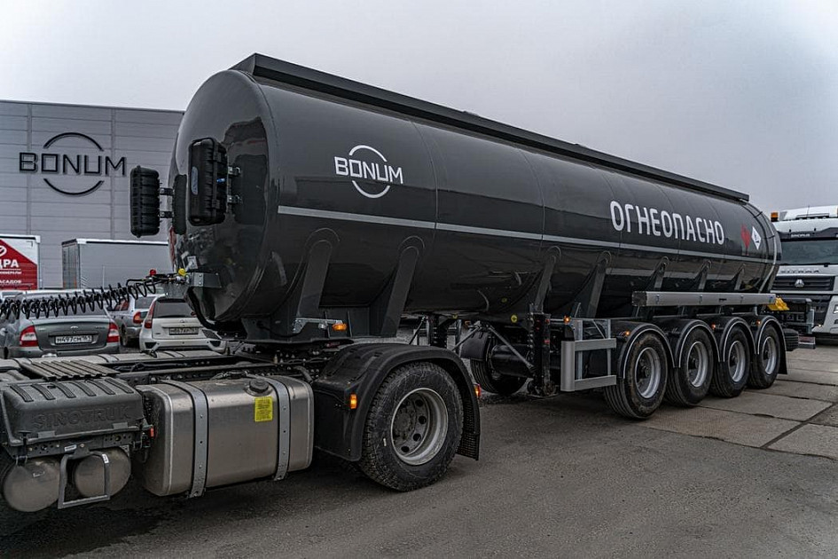 Oil tanker 32 m3 (the shape of the bulb is cylindrical)