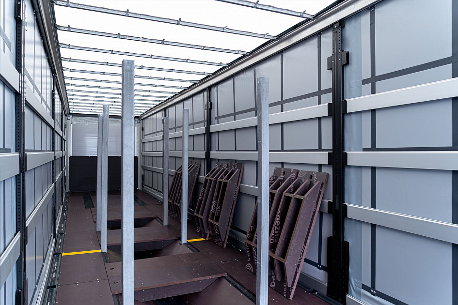 Curtain semi-trailer 13,62 m for transporting steel rolls