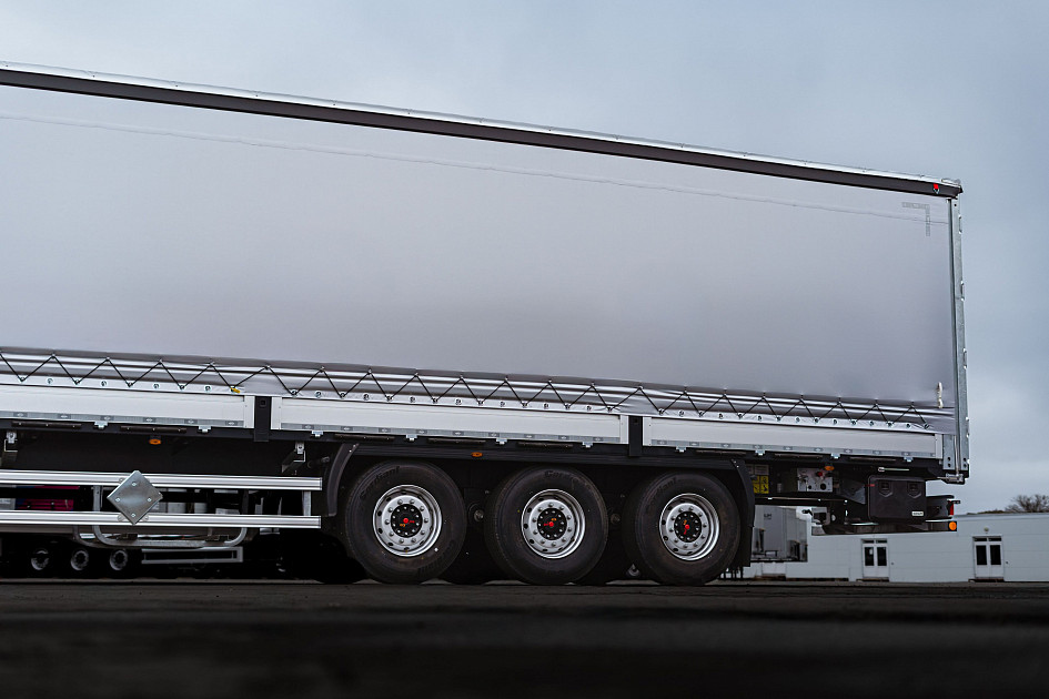 Curtain-side semi-trailer 13,62 m for transporting of dangerous goods