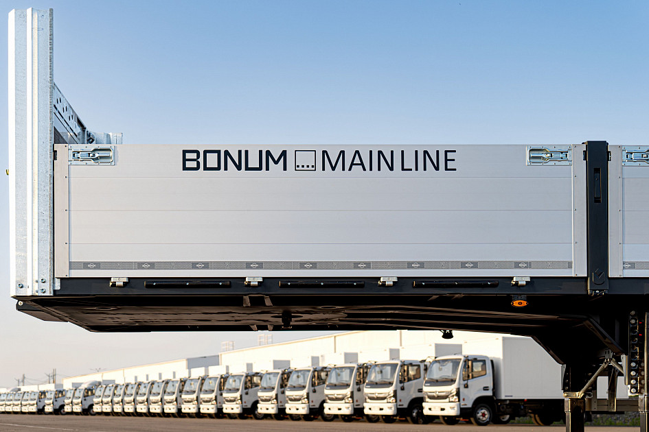 On-board semi-trailer 13,62 m with outrigger axle 