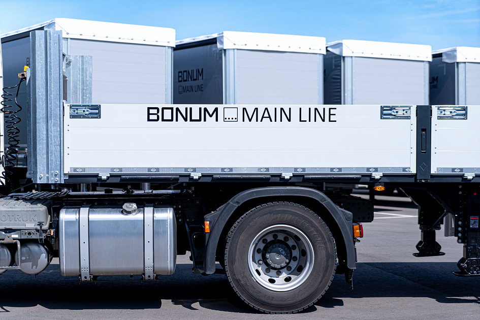 On-board semi-trailer 16,52 m