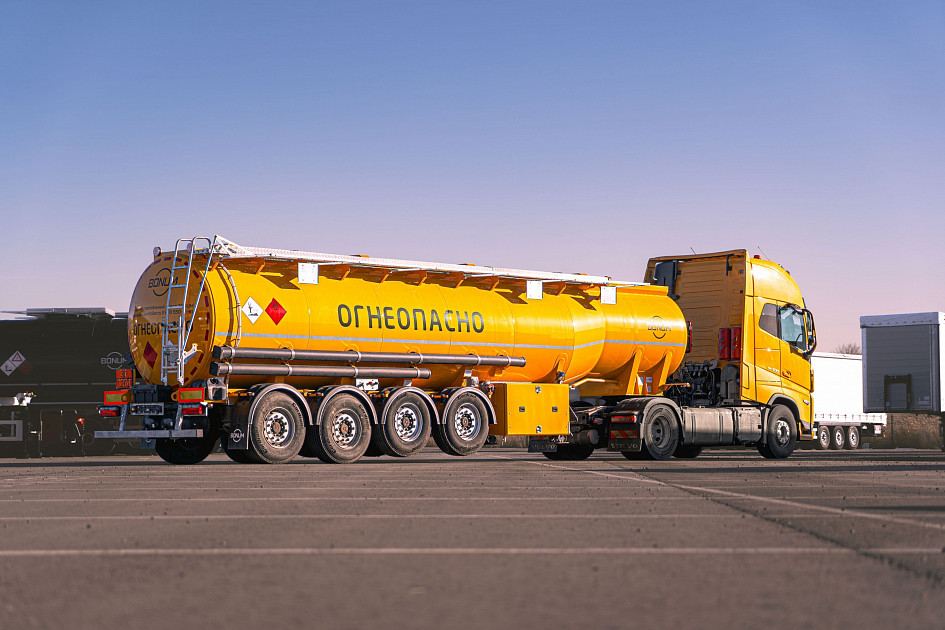Fuel tanker 35 m3 four-axle