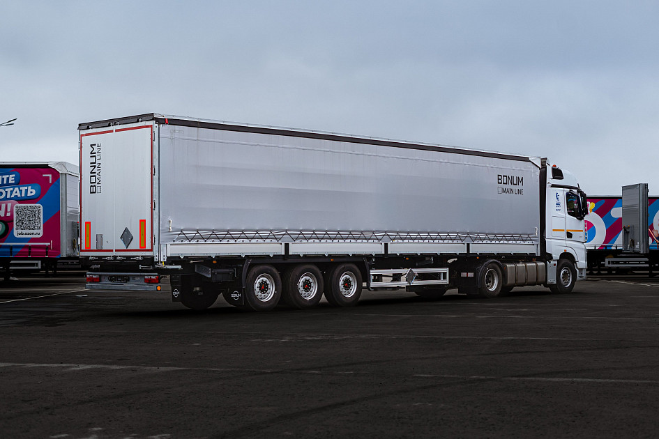 Curtain-side semi-trailer 13,62 m for transporting of dangerous goods