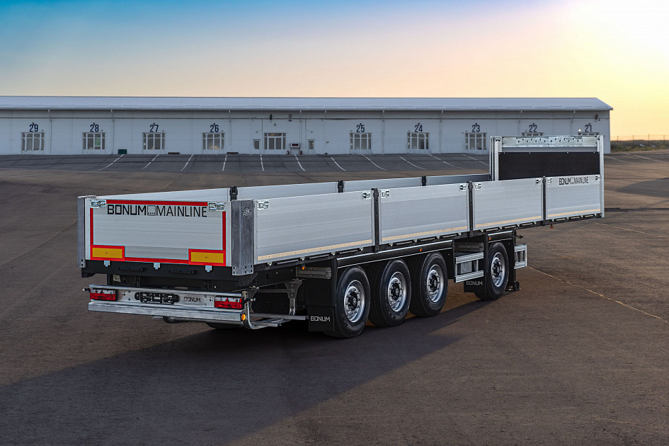 On-board semi-trailer 13,62 m with outrigger axle 