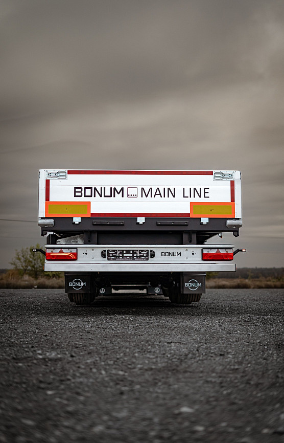 On-board semi-trailer 16,52 m with outrigger axle 