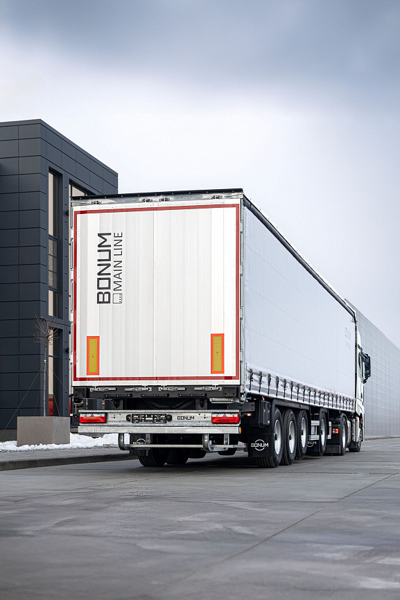 Curtain semi-trailer 13,62 m with outrigger axle for transporting steel rolls