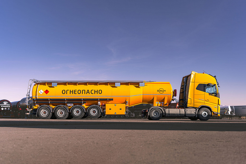 Fuel tanker 35 m3 four-axle