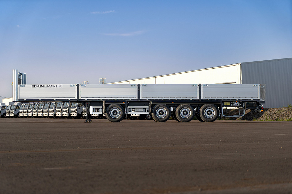 On-board semi-trailer 13,62 m with outrigger axle 