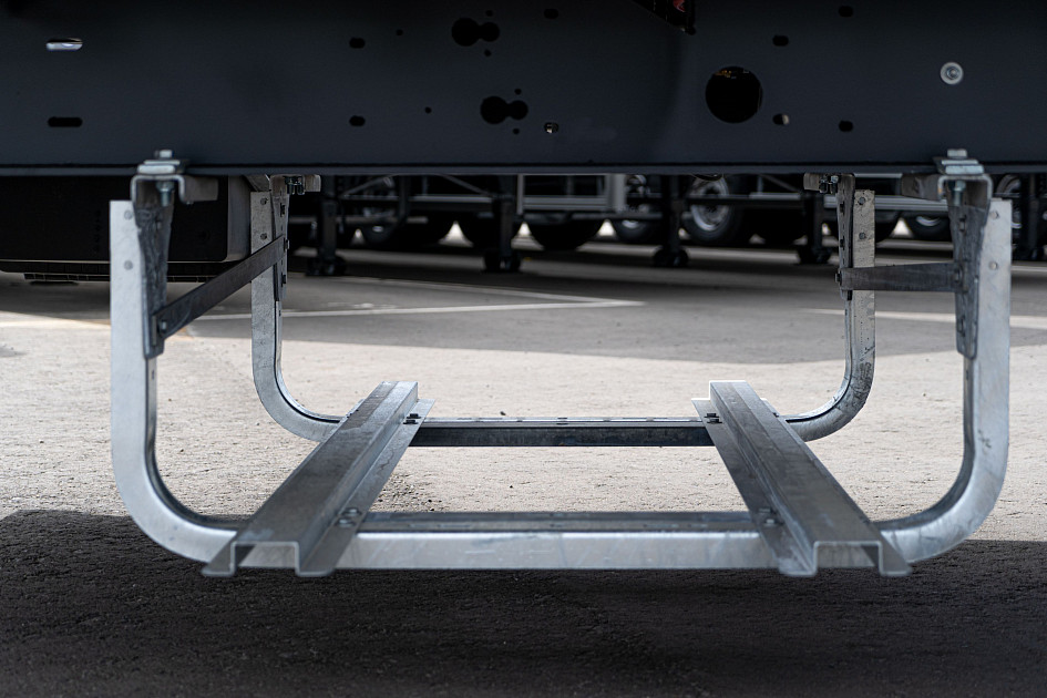 Curtain semi-trailer 16,52 m with outrigger axle