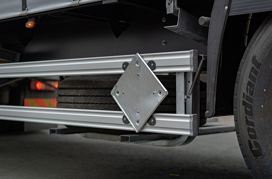 Curtain semi-trailer 13,62 m for transporting of dangerous goods