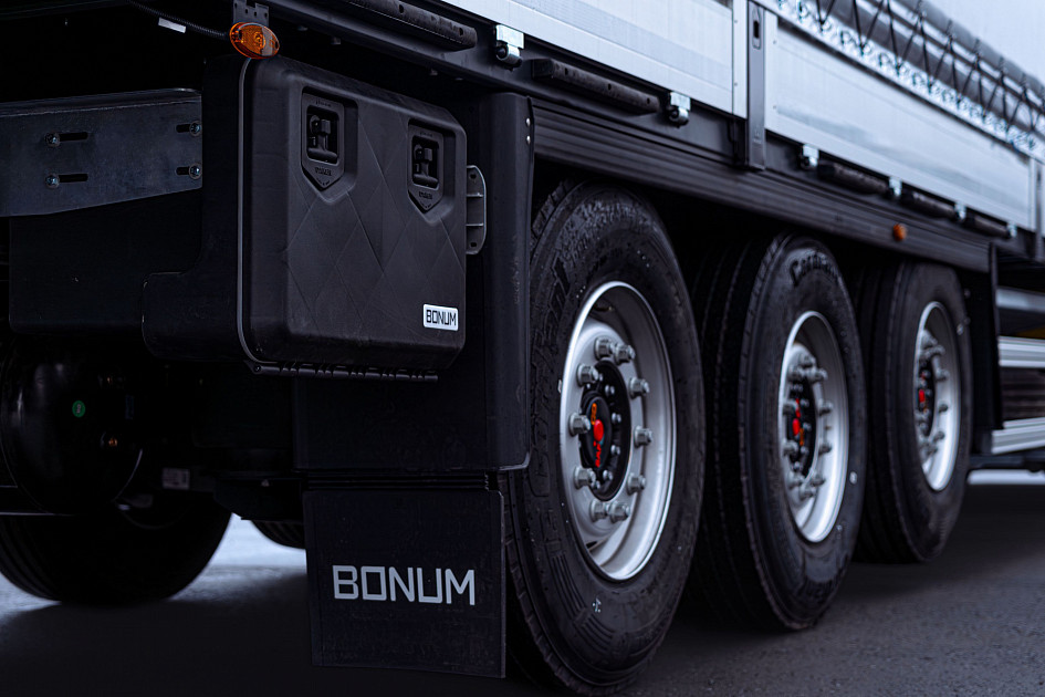 Curtain-side semi-trailer 13,62 m for transporting steel rolls