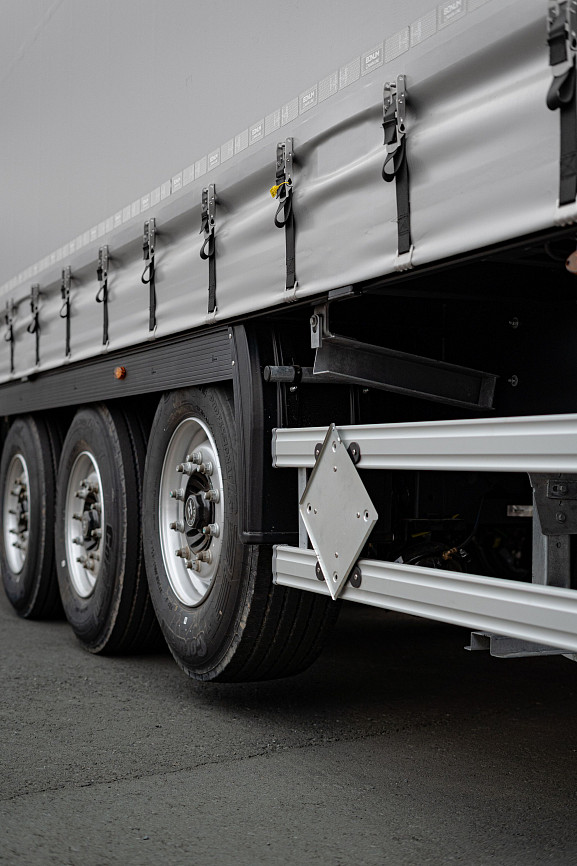 Curtain semi-trailer 13,62 m for transporting of dangerous goods
