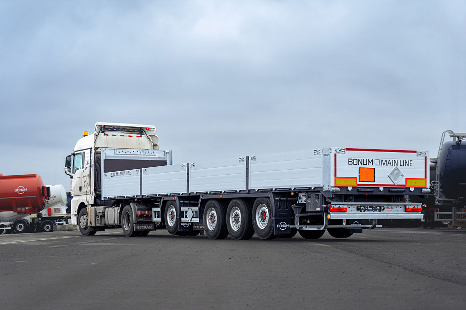 On-board semi-trailer 13,62 m with outrigger axle for transporting of dangerous goods