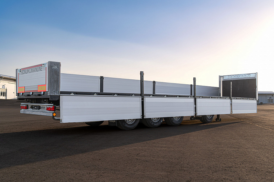 On-board semi-trailer 13,62 m with outrigger axle 