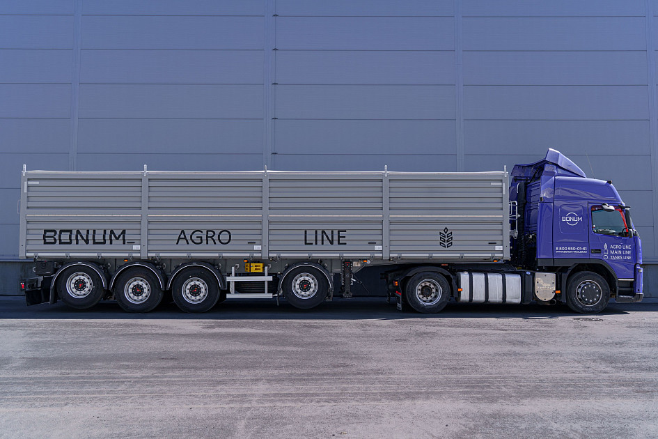 Flatbed grain carriers 46-60 m3 with outrigger axle