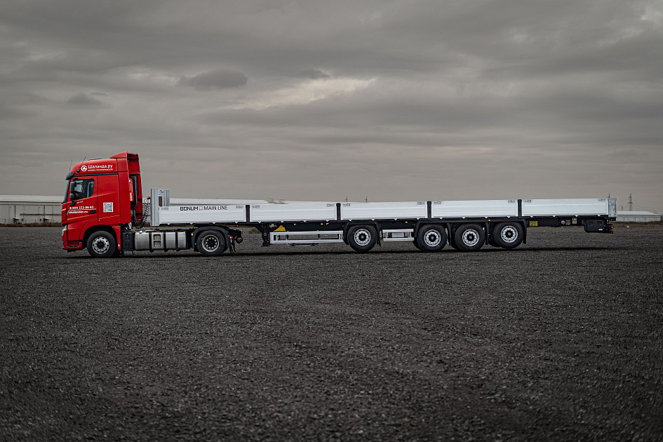 On-board semi-trailer 16,52 m with outrigger axle 