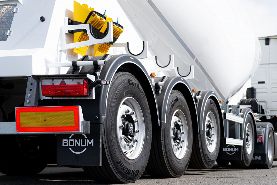 Cement truck 31 m3 with outrigger axle