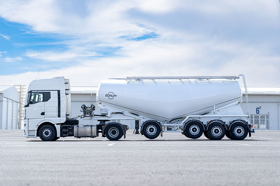 Cement truck 31 m3 with outrigger axle