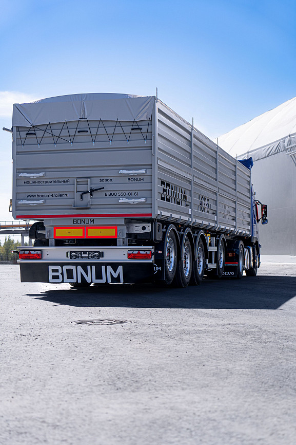 Flatbed grain carriers 46-60 m3 with outrigger axle