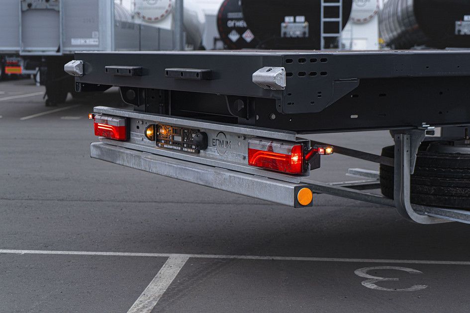 Semi-trailer platform 16,52 m with outrigger axle