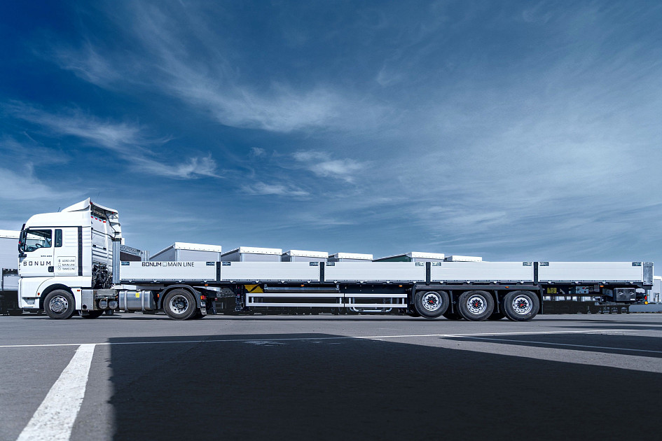 On-board semi-trailer 16,52 m