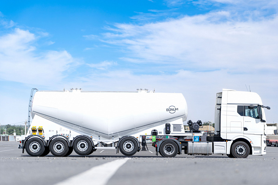 Cement truck 31 m3 with outrigger axle
