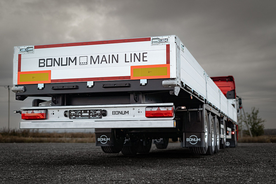 On-board semi-trailer 16,52 m with outrigger axle 