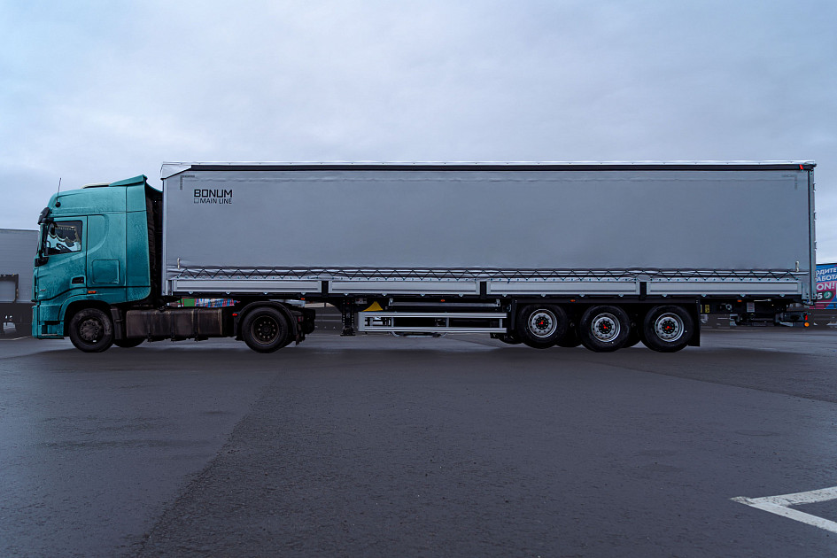 Curtain-side semi-trailer 13,62 m for transporting steel rolls