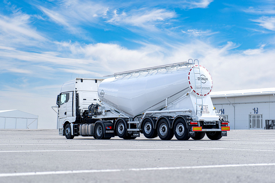 Cement truck 31 m3 with outrigger axle
