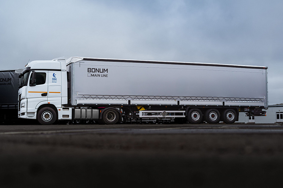 Curtain-side semi-trailer 13,62 m for transporting of dangerous goods
