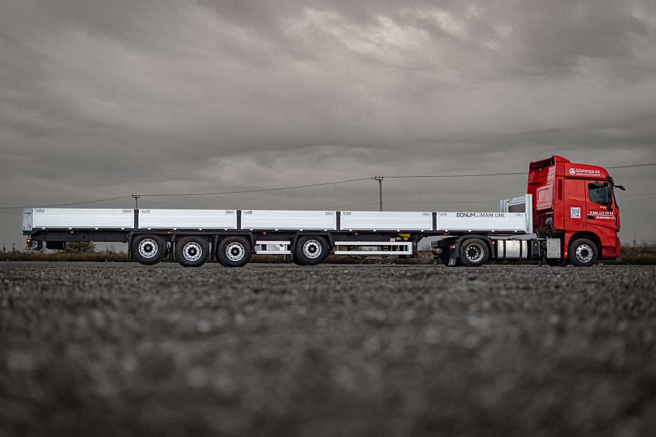 On-board semi-trailer 16,52 m with outrigger axle 
