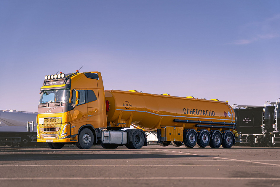 Fuel tanker 35 m3 four-axle