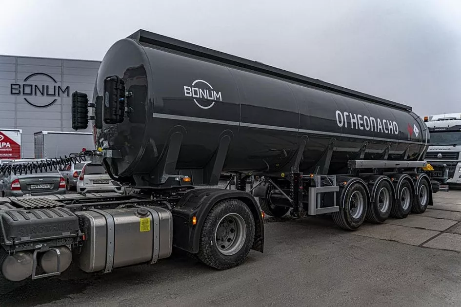 Oil tanker 32 m3 (the shape of the bulb is cylindrical)